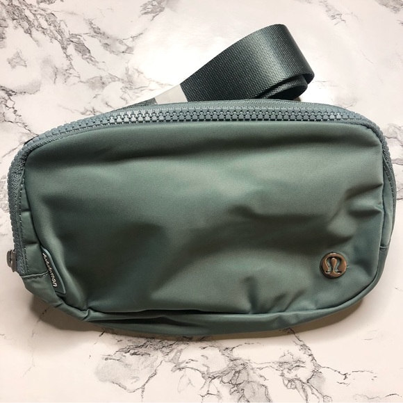 Lululemon Everywhere Belt Bag Tidewater Teal Extended Strap - Picture 5 of 7